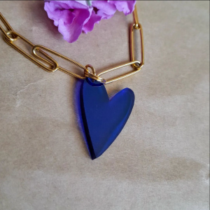 Collar de acero con baño dorado y corazón azul